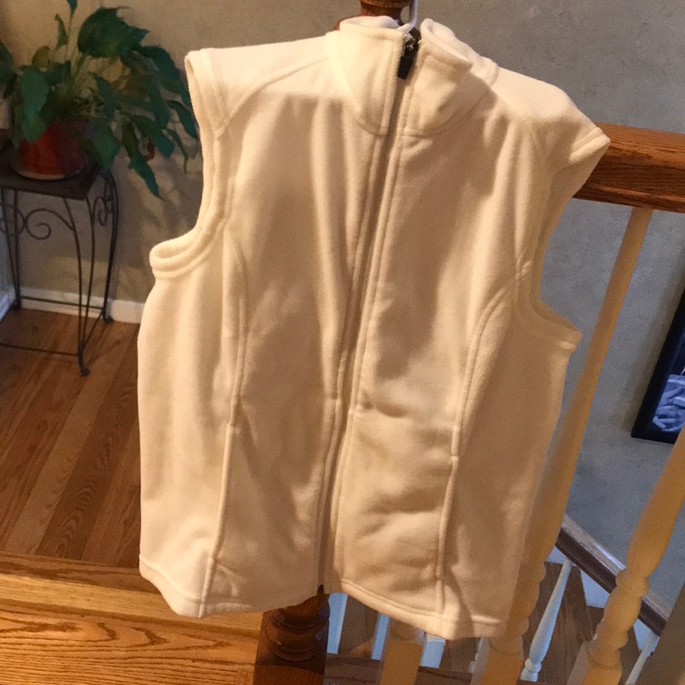White fleece Lands End vest size 6-8